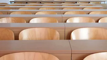 Klappstühle im Hörsaal Klappstühle im Hörsaal